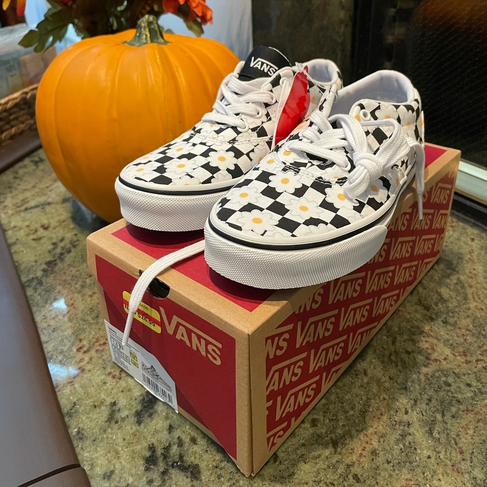 NWT & Box Vans Girls sz 1